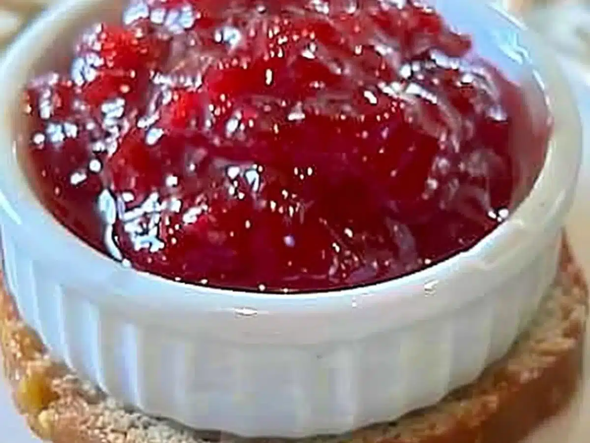Make flavorful Homemade Rhubarb Jam With This Easy Recipe